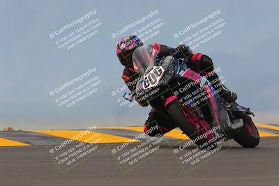 media/Sep-11-2022-SoCal Trackdays (Sun) [[81b7e951af]]/Turn 9 (930am)/